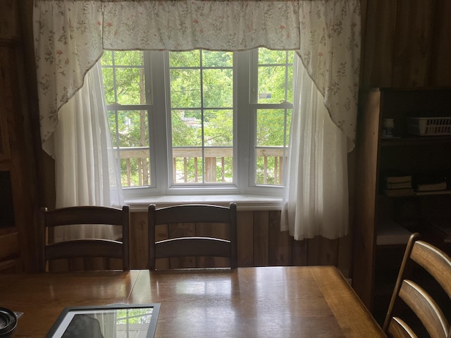 907 Augusta Dr, Cumberland, KY 40823 - dining area featuring healthy amount of natural light and wallpapered walls