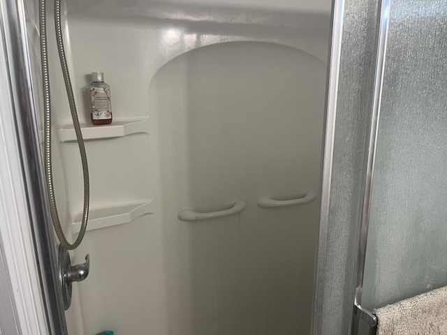 907 Augusta Dr, Cumberland, KY 40823 - bathroom view of a shower