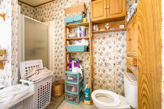 360 N Middletown Rd, Winchester, KY 40391 - full bathroom featuring a stall shower, wallpapered walls, toilet, and ornamental molding