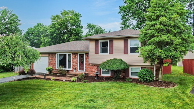 3485 Twillingate Ct, Lexington, KY 40503 - split level home with brick siding, an attached garage, and a front yard