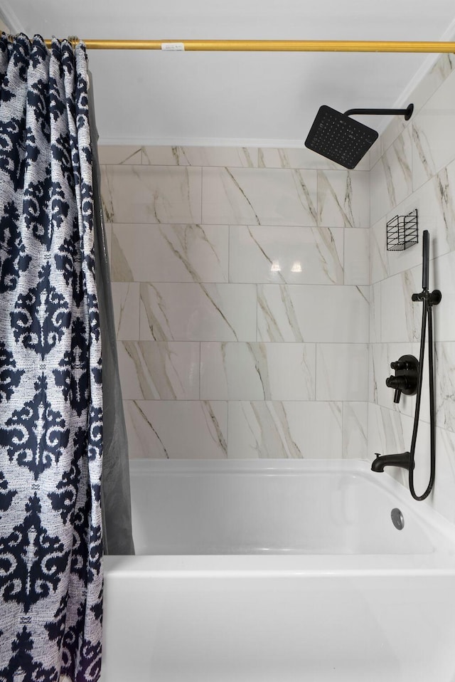 bathroom with shower / tub combo