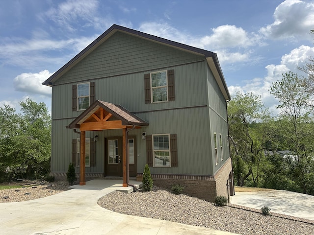 view of front of home with concrete driveway