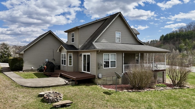 35 Fox Trail Rd, Manchester, KY 40962 - rear view of property featuring a wooden deck, roof with shingles, and a lawn