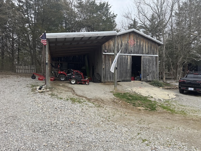 view of pole building featuring a carport