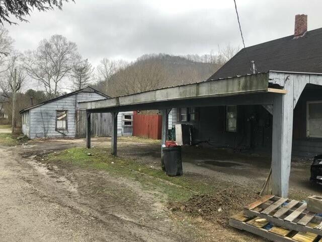 34 Owens Rd S, Clearfield, KY 40313 - view of property exterior featuring driveway and a carport