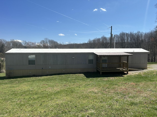 back of house featuring a yard