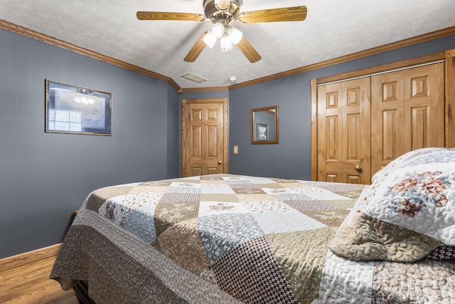 9485 US-60, Morehead, KY 40351 - bedroom with a textured ceiling, visible vents, crown molding, and wood finished floors