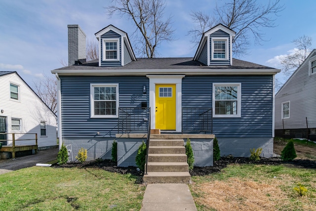 948 Meadow Ln, Lexington, KY 40505 - cape cod-style house with a chimney and a front yard