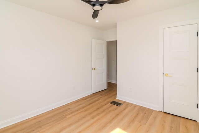 948 Meadow Ln, Lexington, KY 40505 - unfurnished bedroom with light wood-style flooring, baseboards, ceiling fan, and visible vents