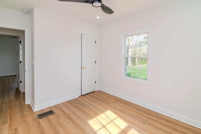 948 Meadow Ln, Lexington, KY 40505 - spare room featuring light wood-style flooring, visible vents, baseboards, ceiling fan, and recessed lighting
