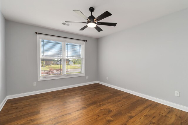 131 Patriot Trl, Berea, KY 40403 - kitchen featuring stainless steel appliances, a sink, decorative backsplash, white cabinetry, and recessed lighting