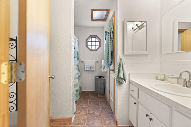 full bathroom featuring tile walls, a shower with shower curtain, and vanity