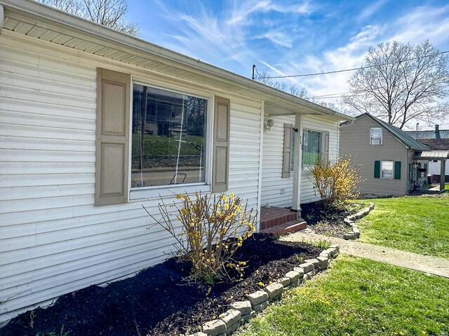 247 Mt Sterling Ave, Flemingsburg, KY 41041 - view of side of property with a yard