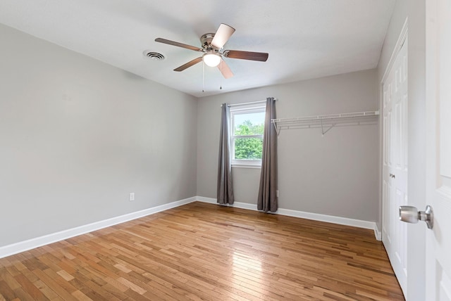 unfurnished bedroom featuring light wood-style flooring, baseboards, a closet, and ceiling fan