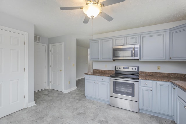 256 Sutton Ln, Lancaster, KY 40444 - kitchen featuring stainless steel appliances, dark countertops, a ceiling fan, baseboards, and gray cabinetry