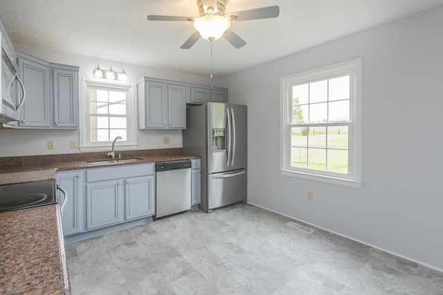 256 Sutton Ln, Lancaster, KY 40444 - kitchen featuring stainless steel appliances, a sink, dark countertops, ceiling fan, and baseboards