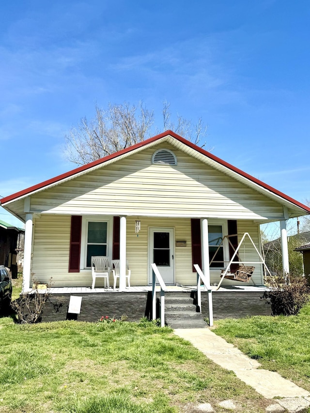 112 Exeter Ave, Middlesboro, KY 40965 - view of front of home featuring a front lawn and a porch