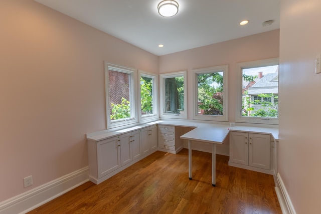 261 N Broadway, Lexington, KY 40507 - unfurnished office with light wood-style floors, plenty of natural light, baseboards, recessed lighting, and built in desk