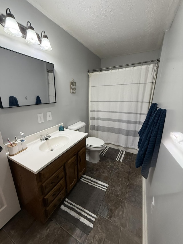 81 Central Union Rd, Albany, KY 42602 - bathroom featuring toilet, vanity, curtained shower, and a textured ceiling