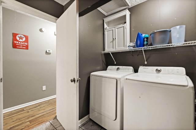 laundry room featuring independent washer and dryer, laundry area, baseboards, and tile patterned flooring