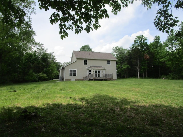 596 Overlook Dr, Lancaster, KY 40444 - back of house featuring a deck and a lawn