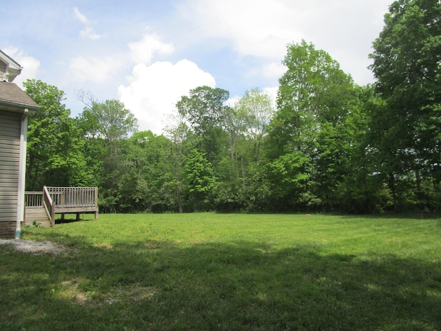 596 Overlook Dr, Lancaster, KY 40444 - view of grassy yard featuring a deck