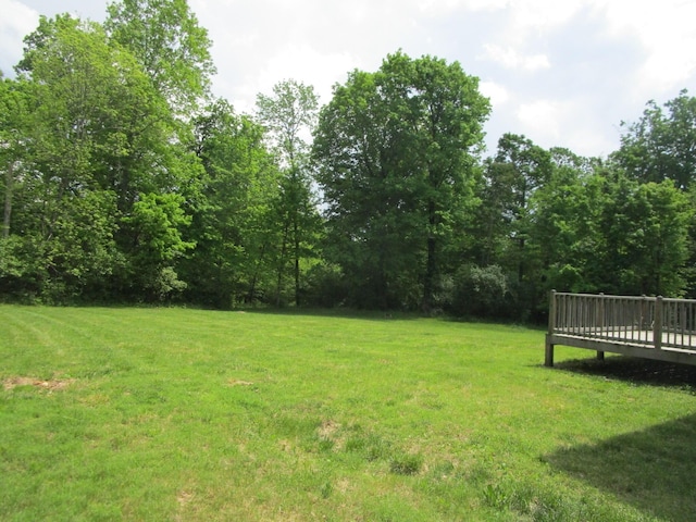 596 Overlook Dr, Lancaster, KY 40444 - view of grassy yard featuring a wooden deck