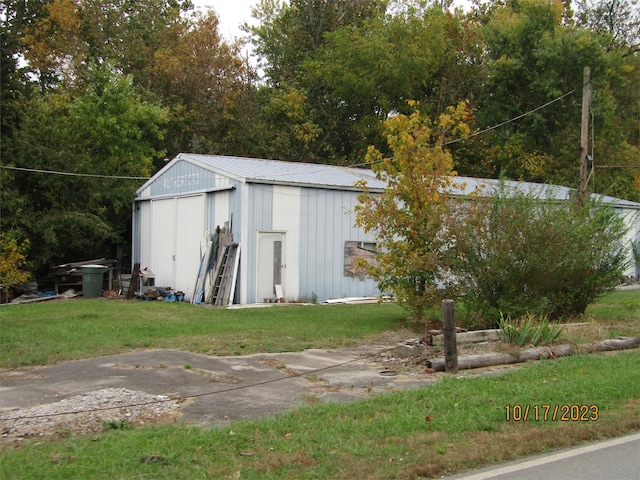 view of outbuilding with an outbuilding