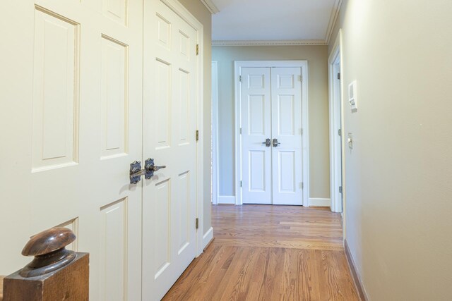 400 Redding Rd Unit 15, Lexington, KY 40517 - corridor featuring light wood-style flooring, baseboards, and ornamental molding