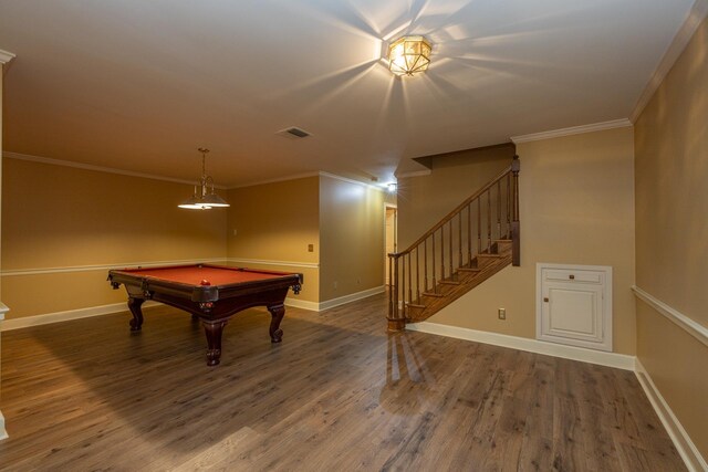 400 Redding Rd Unit 15, Lexington, KY 40517 - recreation room featuring visible vents, baseboards, crown molding, and wood finished floors