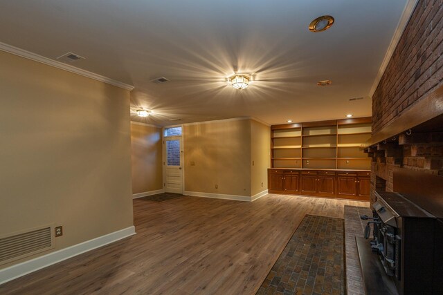 400 Redding Rd Unit 15, Lexington, KY 40517 - living area featuring crown molding, baseboards, and visible vents