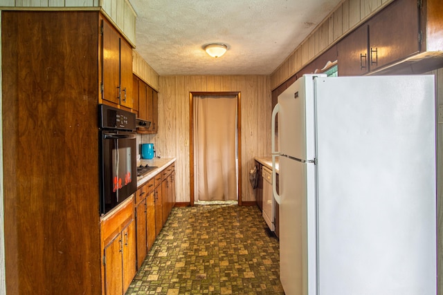 176 Marsee Trl, Corbin, KY 40701 - kitchen with freestanding refrigerator, a textured ceiling, stainless steel gas cooktop, light countertops, and oven