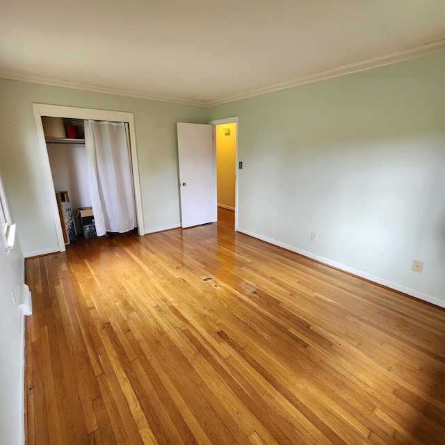 198 Hiawatha Trl, Georgetown, KY 40324 - unfurnished bedroom featuring wood-type flooring, crown molding, a closet, and baseboards