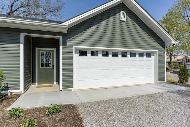garage featuring gravel driveway