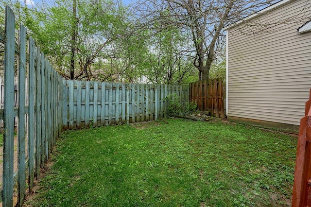 view of yard featuring a fenced backyard