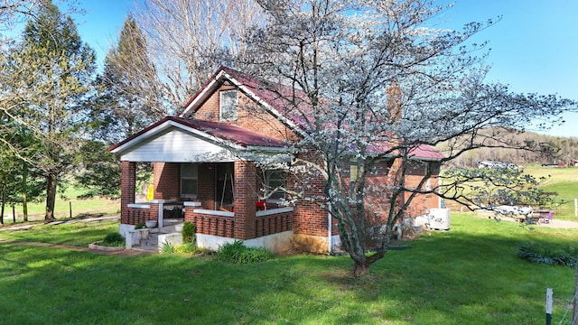 3473 Grundy Rd, Somerset, KY 42501 - view of front of home featuring brick siding, a porch, and a front yard