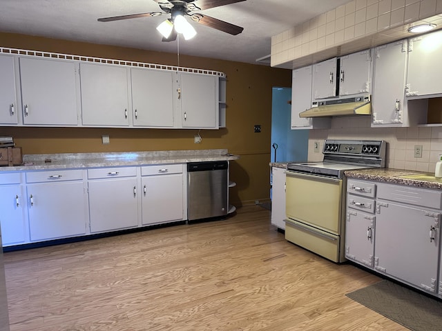 kitchen featuring under cabinet range hood, dishwasher, electric range oven, light wood-style flooring, and ceiling fan
