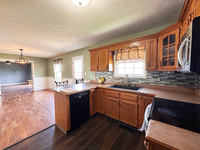 305 Saddle Wood Ct, Berea, KY 40403 - kitchen featuring a peninsula, stainless steel microwave, black dishwasher, a sink, and a textured ceiling