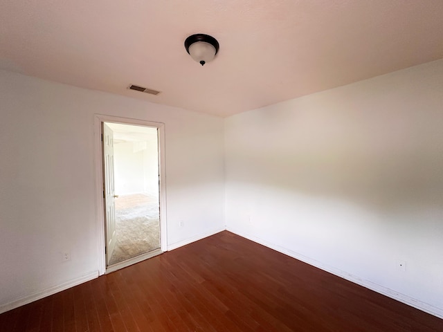 305 Saddle Wood Ct, Berea, KY 40403 - empty room featuring dark wood-type flooring, visible vents, and baseboards