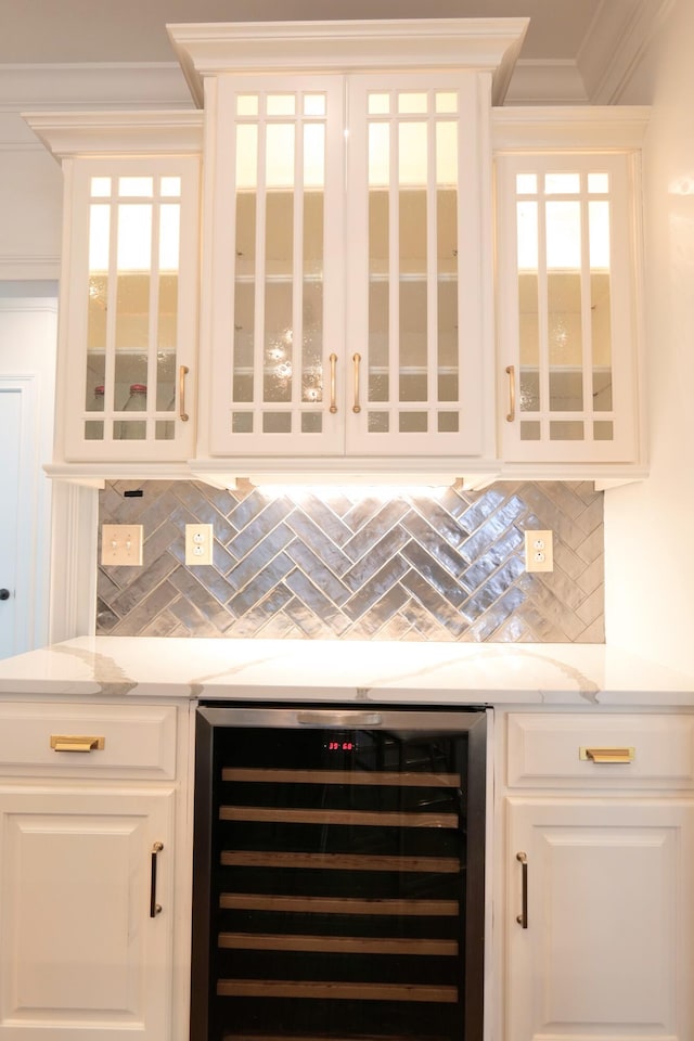 2524 Pascoli Pl, Lexington, KY 40509 - indoor dry bar with wine cooler, decorative backsplash, and crown molding