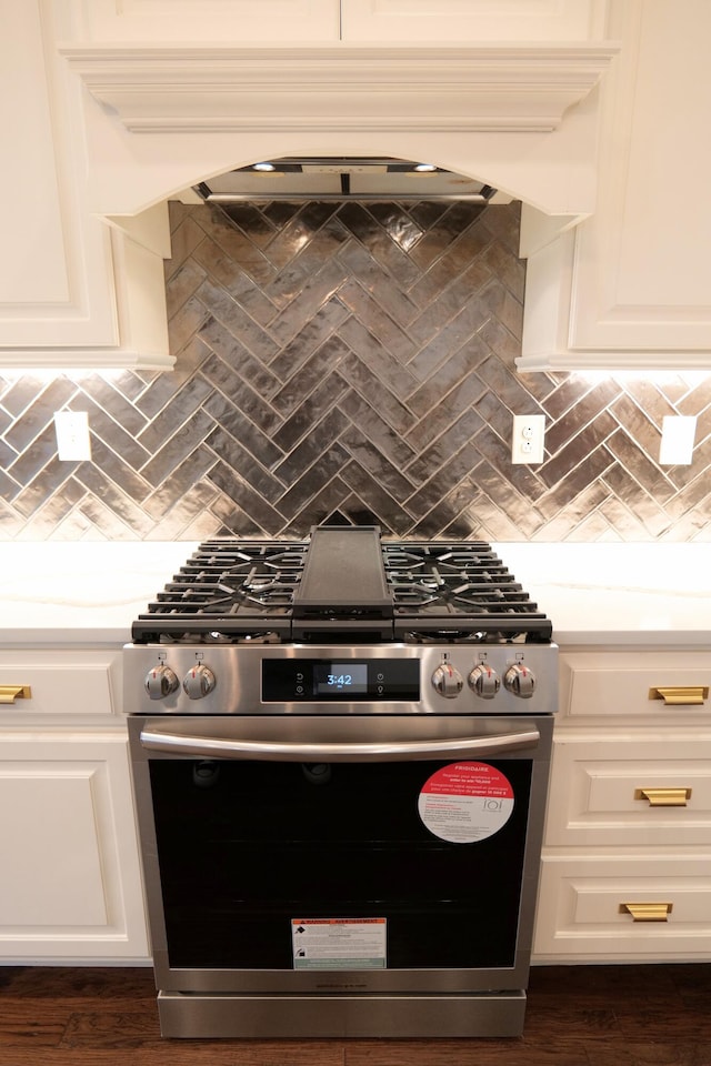 2524 Pascoli Pl, Lexington, KY 40509 - kitchen with stainless steel gas range oven, tasteful backsplash, white cabinetry, and light countertops