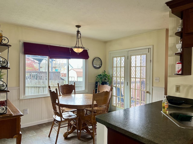 111 Keystone Dr, Richmond, KY 40475 - tiled dining area featuring a sink, a wainscoted wall, and a textured ceiling