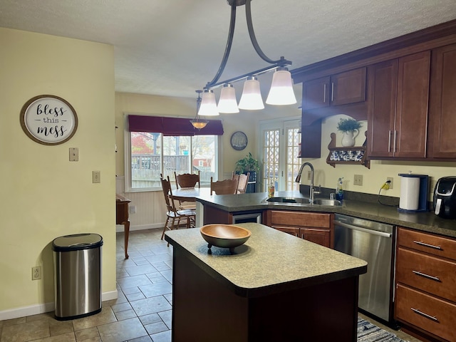 111 Keystone Dr, Richmond, KY 40475 - kitchen featuring decorative light fixtures, dishwasher, a sink, a peninsula, and a kitchen island