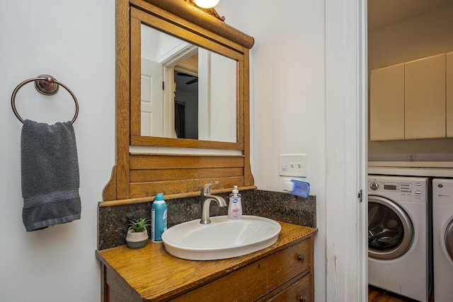 bathroom with vanity and washing machine and clothes dryer