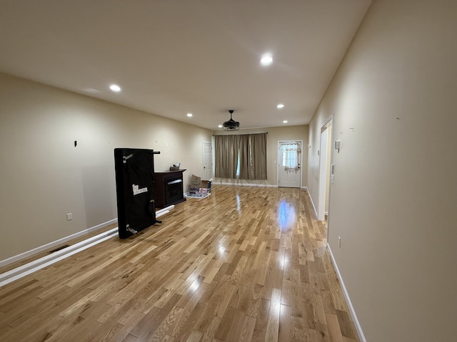 living room with recessed lighting, light wood finished floors, baseboards, and ceiling fan