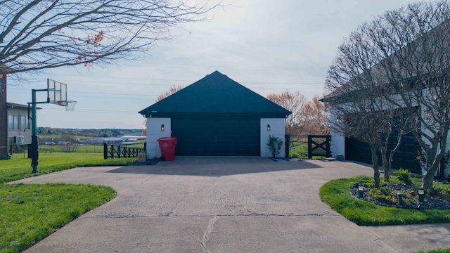 211 Eric Dr, Richmond, KY 40475 - detached garage featuring fence