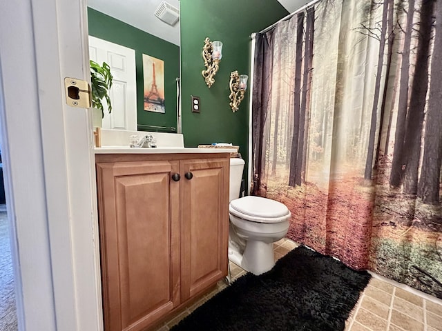 199 Newport Ln, Berea, KY 40403 - bathroom featuring toilet, vanity, a shower with shower curtain, and tile patterned flooring