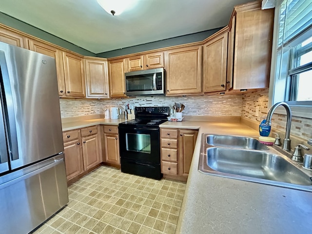 199 Newport Ln, Berea, KY 40403 - kitchen featuring stainless steel appliances, a sink, light countertops, and backsplash