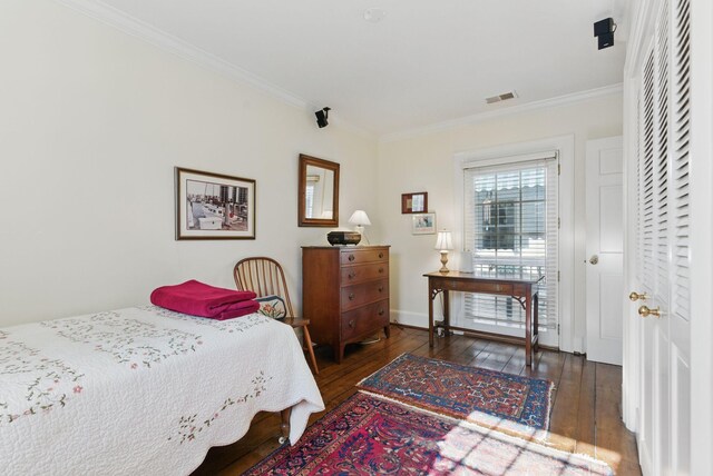 216 Ridgeway Rd, Lexington, KY 40502 - bedroom with baseboards, visible vents, hardwood / wood-style flooring, and ornamental molding