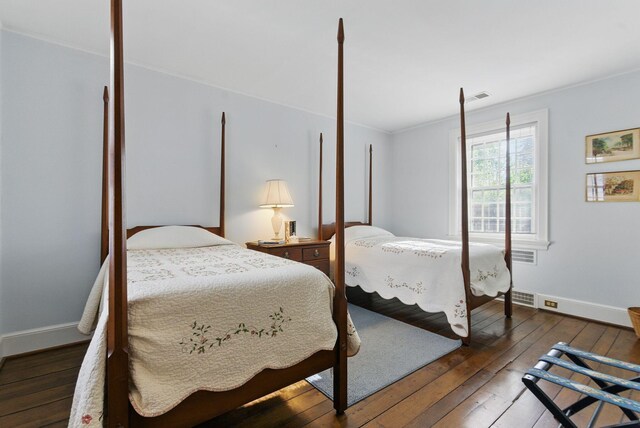 216 Ridgeway Rd, Lexington, KY 40502 - bedroom featuring visible vents, baseboards, and wood-type flooring
